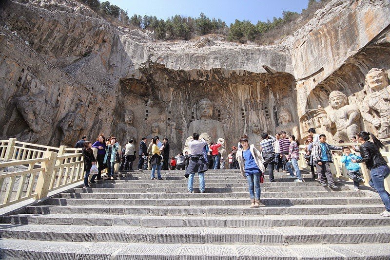 Longmen - stone caves at the Dragon Gate