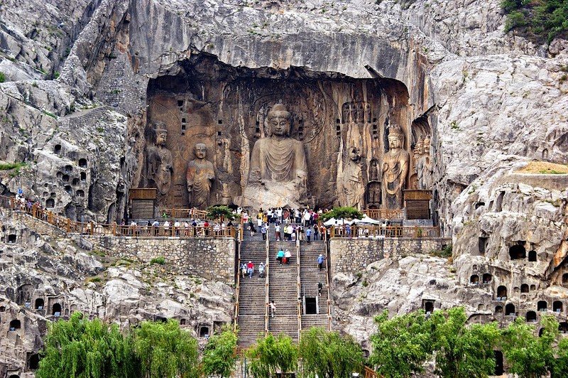 Longmen - stone caves at the Dragon Gate