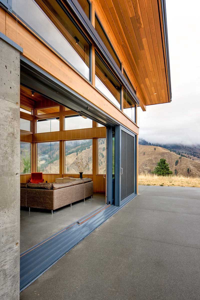 Nahahum Canyon House - an unusual house in the canyon