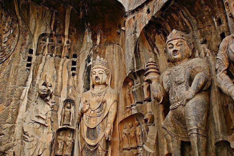 Longmen - stone caves at the Dragon Gate