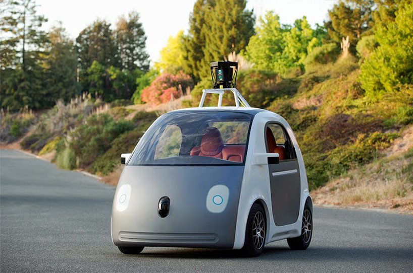 A Google car with autopilot is ready for the city