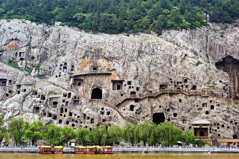 Лунмень - кам'яні печери у Драконових воріт