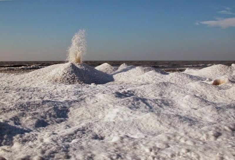 Icy volcanoes of the Great Lakes