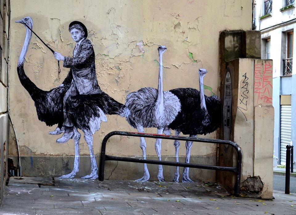 New street pranks Levalet