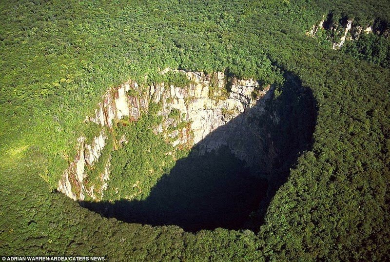 Funnels of tepui Sarisarinhyama