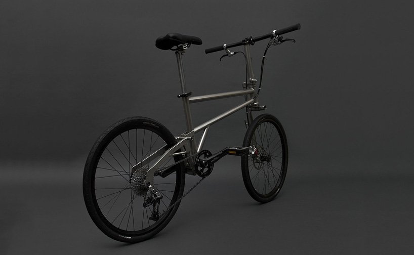 Ultra-compact folding bike made of titanium