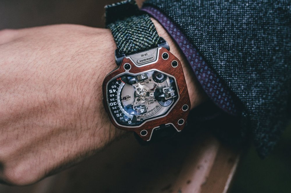 Urwerk UR-110 Eastwood: the neoclassic of the wristwatch of the future