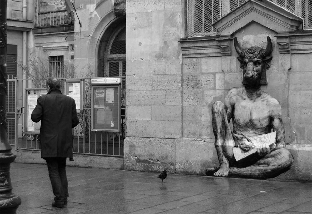 New street pranks Levalet