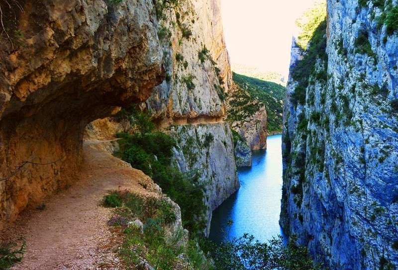 The Virgin Gorge of Mont Rebbe