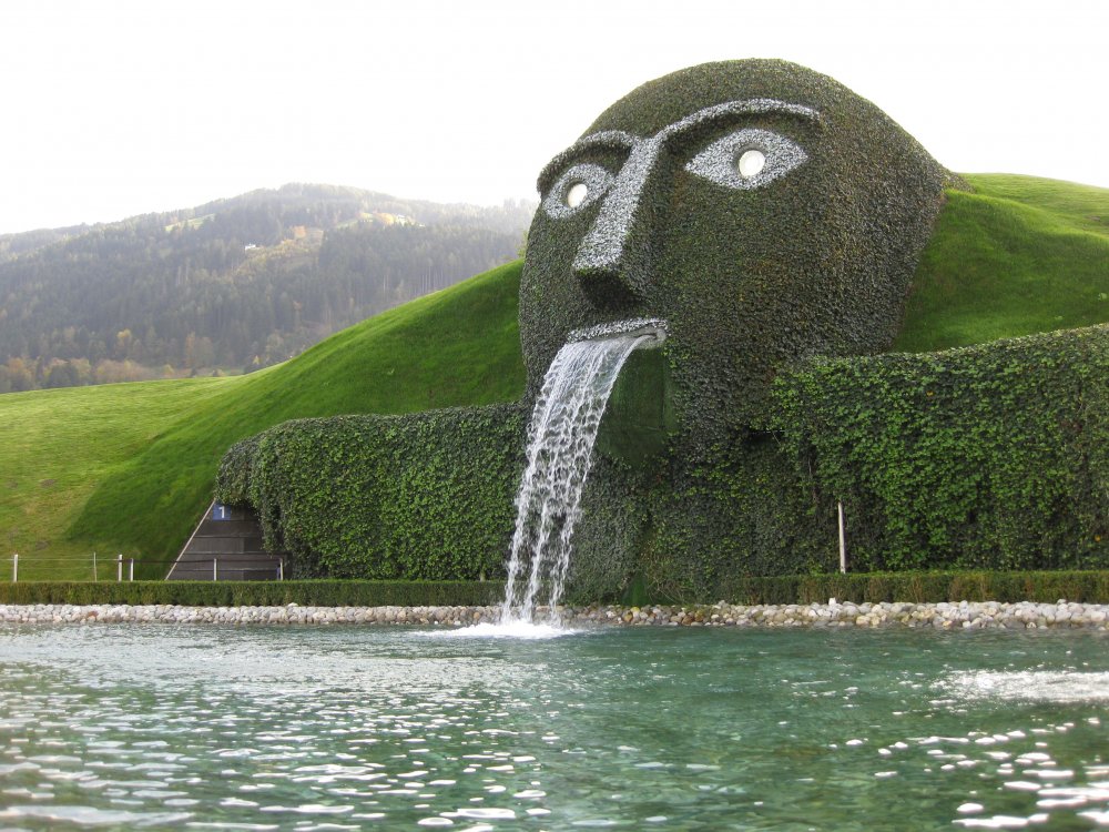 Swarovski fountain - a giant with crystal eyes