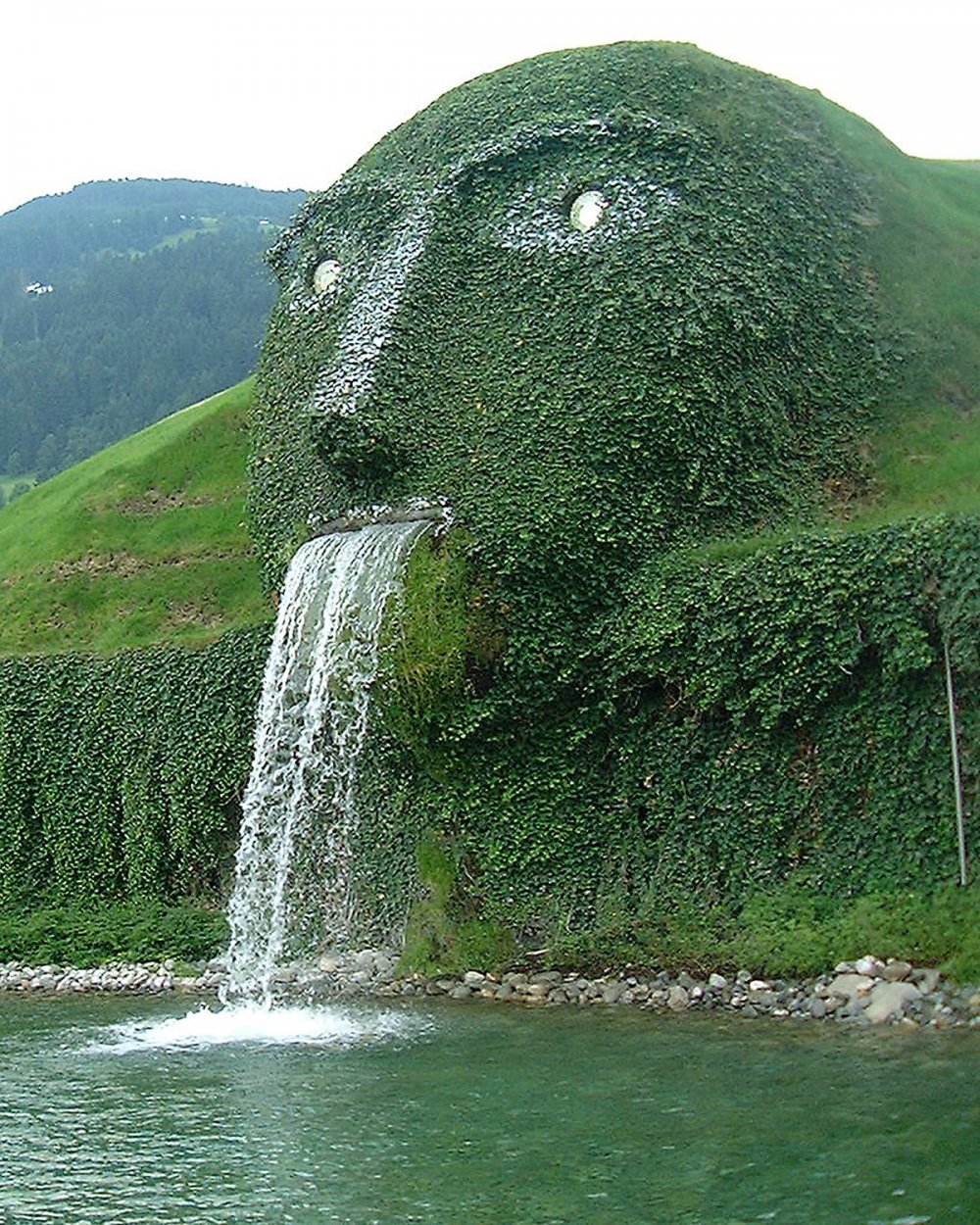 Swarovski fountain - a giant with crystal eyes