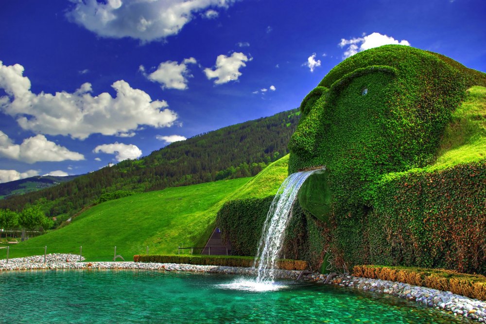 Swarovski fountain - a giant with crystal eyes