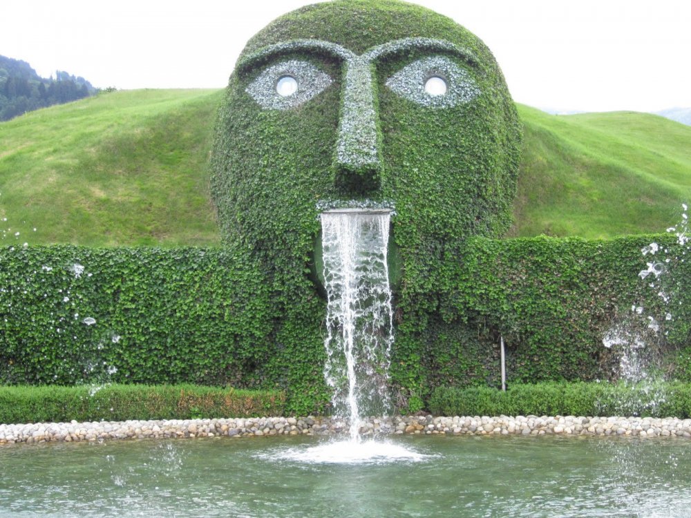 The Swarovski fountain is a giant with crystal eyes