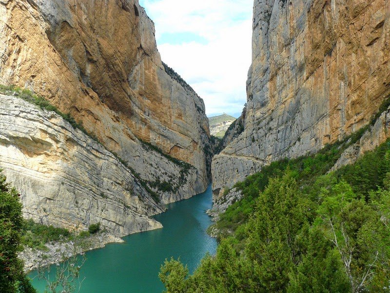 The Virgin Gorge of Mont Rebbe