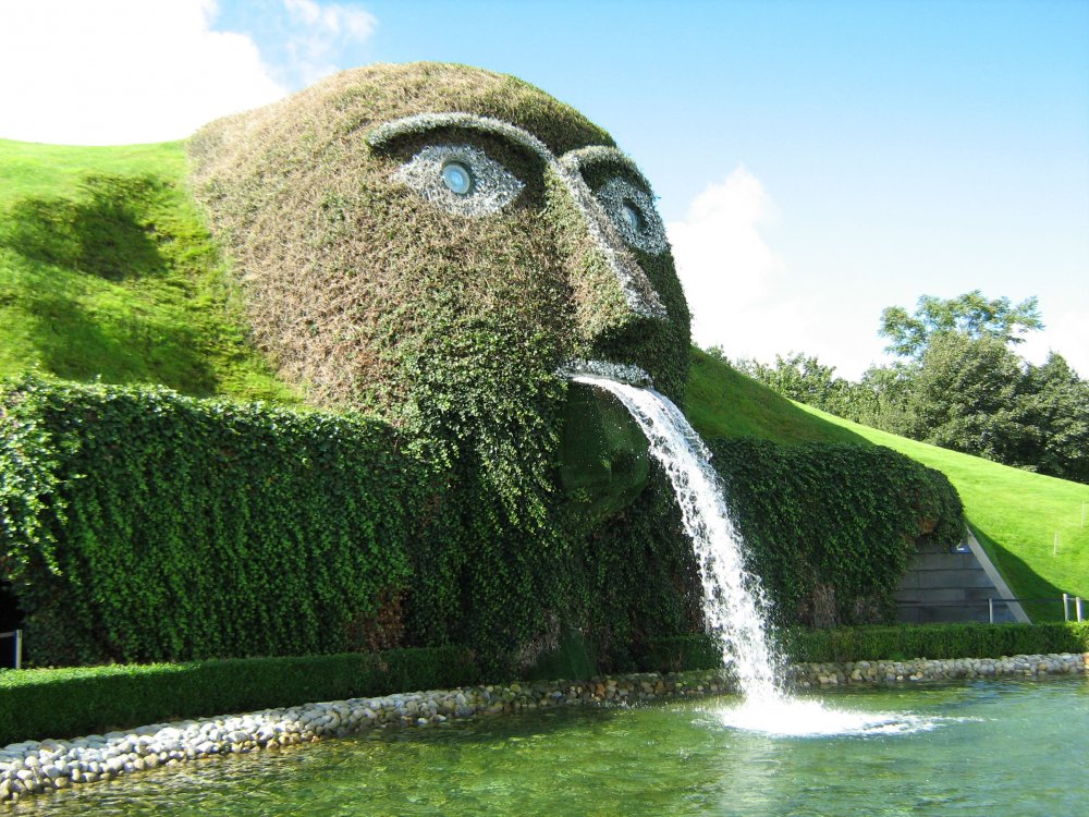 The Swarovski fountain is a giant with crystal eyes