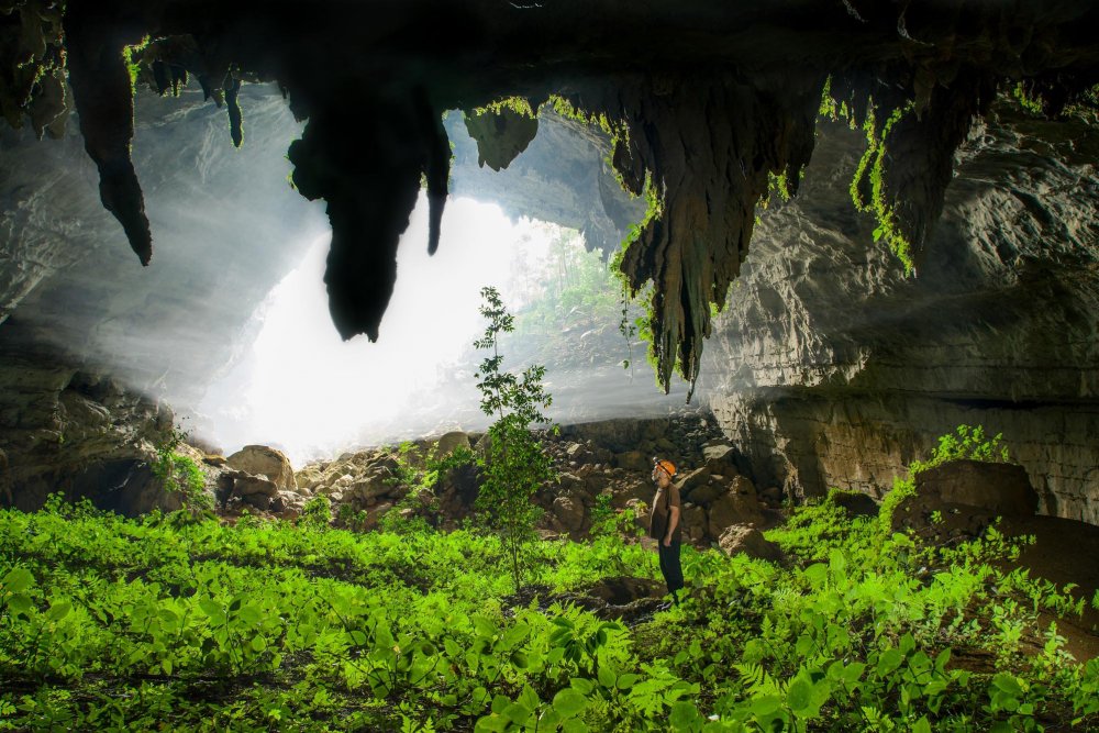 Incredible hidden cave Tem Hong in Laos