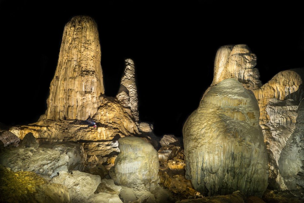 Incredible hidden cave Tem Hong in Laos