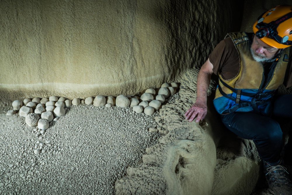 Incredible hidden cave Tem Hong in Laos