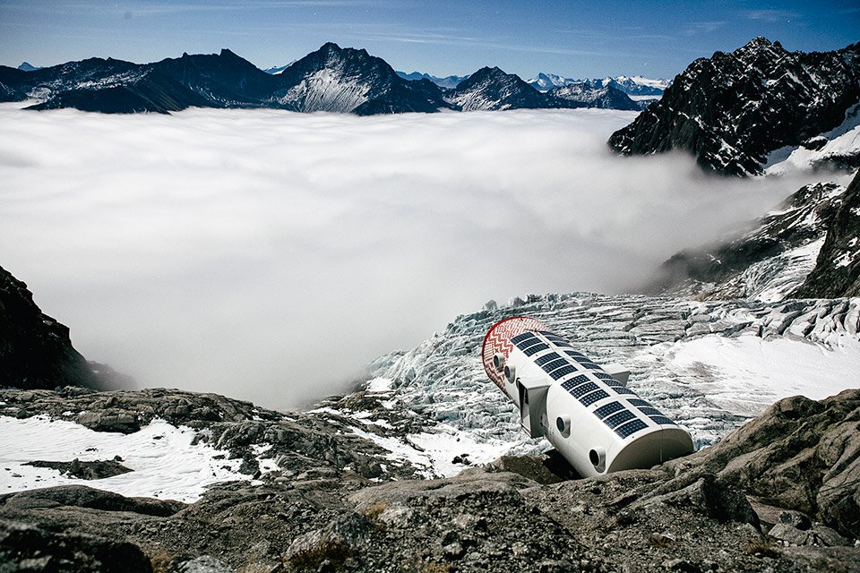 Gervasutti Hut - house over the precipice