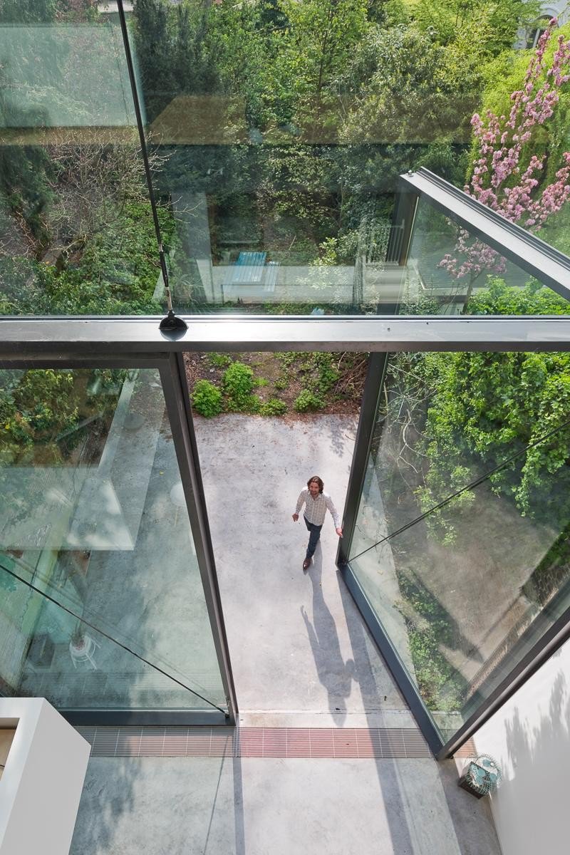 The house with the world's largest glass doors