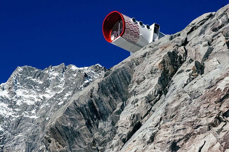 Gervasutti Hut - house on the abyss