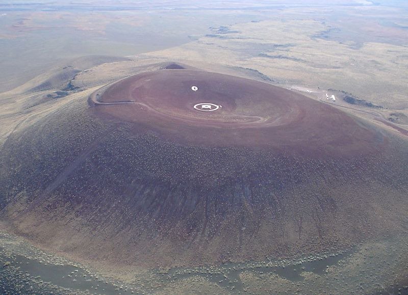 Будинок всередині кратера Джеймса Таррелла (James Turrell)