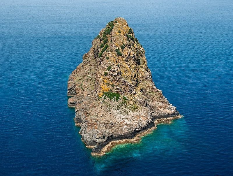 Ябукі (Jabuka) - недоступний магнітний острів