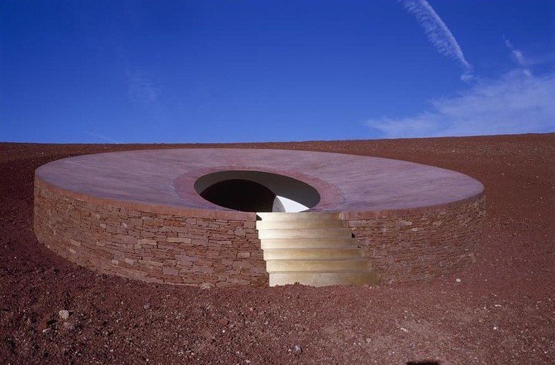 Дом внутри кратера Джеймса Таррелла (James Turrell)