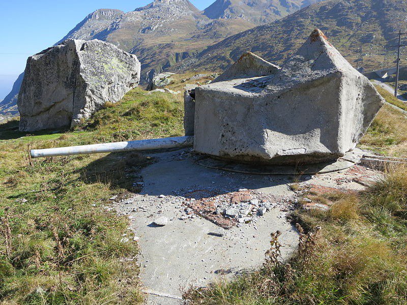 Замасковані бункери Швейцарії
