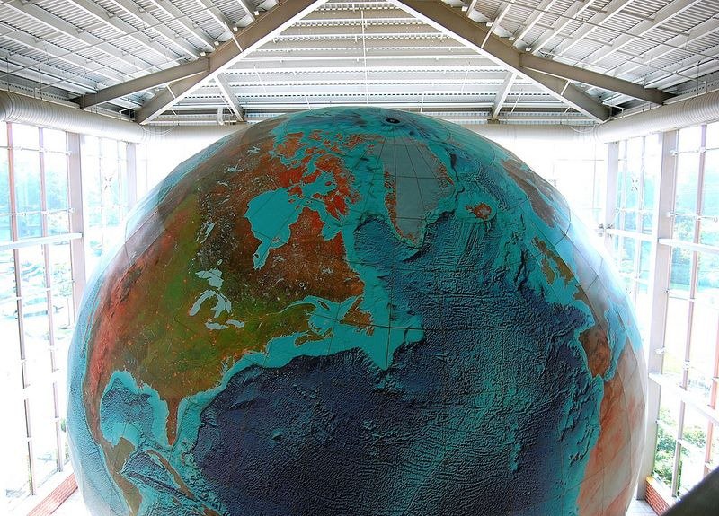 Earth is the world's largest rotating Earth globe