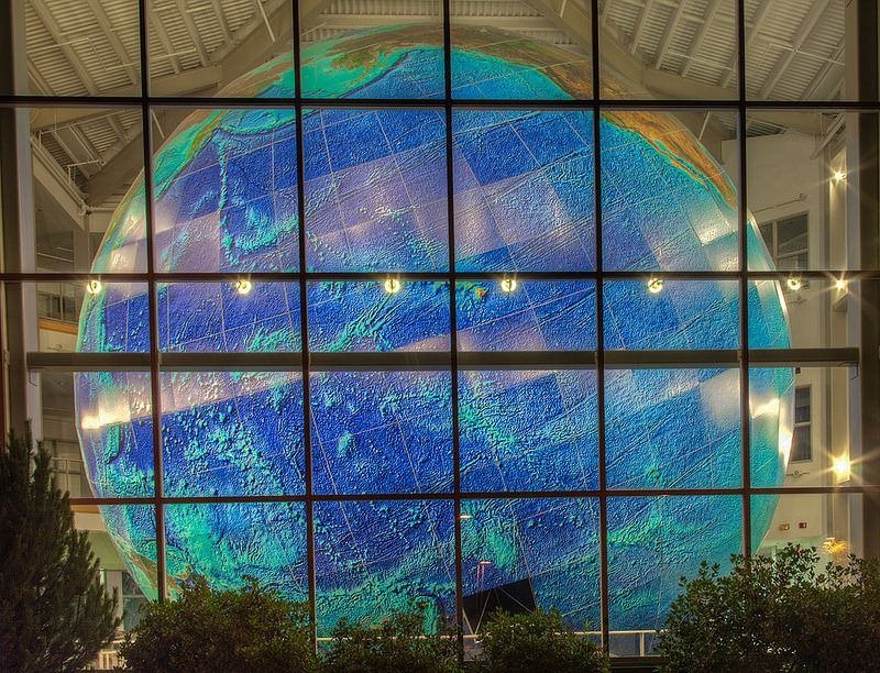 Ерта - найбільший в світі обертається глобус Землі