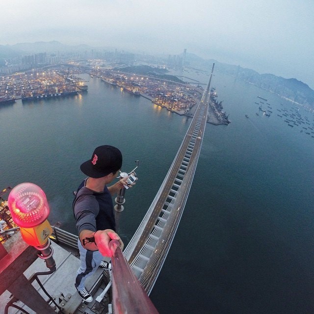 30 selfies, which are filled with adrenaline. Already captures the spirit! (30 photos)