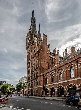 The mysterious London: 12 Gothic buildings of the capital