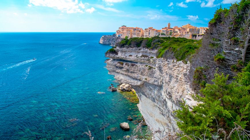 For inspiration - for Corsica: how much will it cost a vacation in Bonifacio