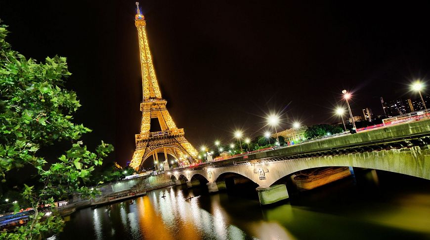 Walking under the moon: 10 of the best parks in Paris, working until the morning