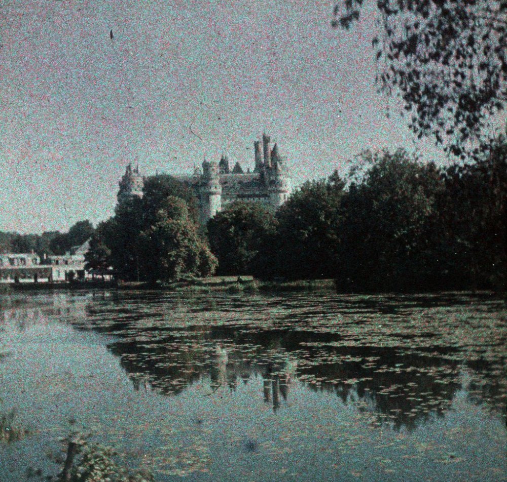 Autochromatic photos of France 100 years ago