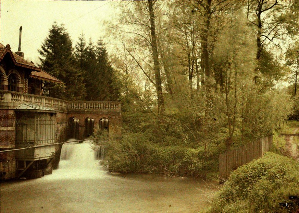 Autochromatic photos of France 100 years ago