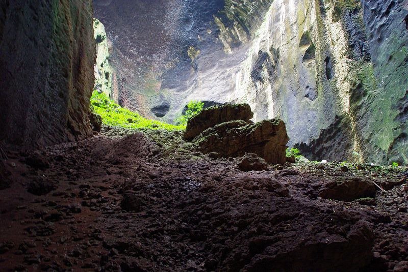 Печери жаху Гомантонг