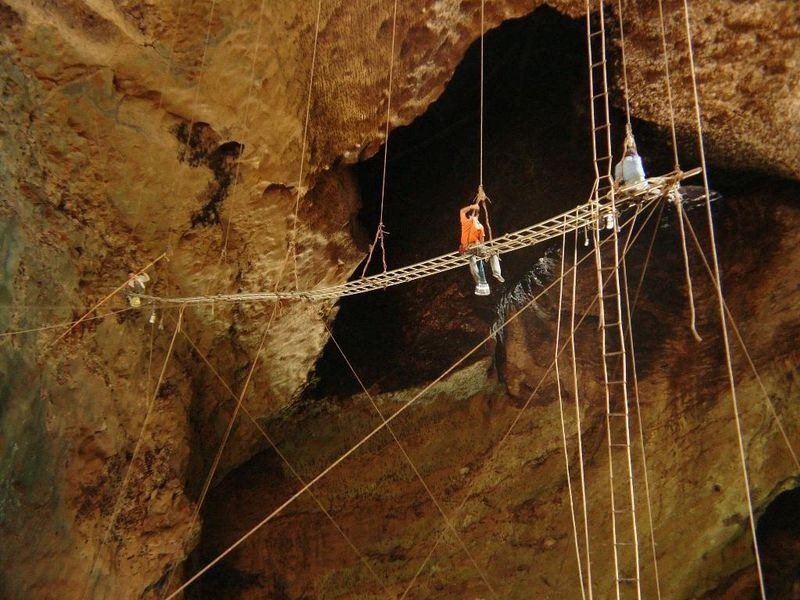Пещеры ужаса Гомантонга