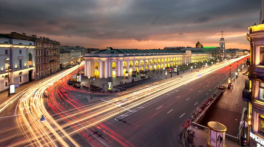 Night Petersburg: buildings in illumination