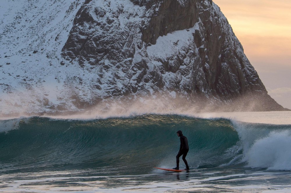 Extreme Arctic Surfing