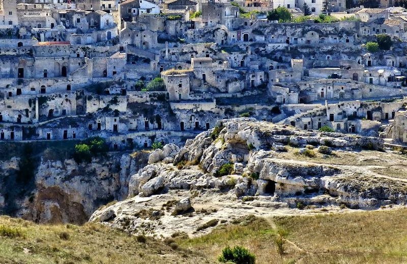 Старейший в мире пещерный город