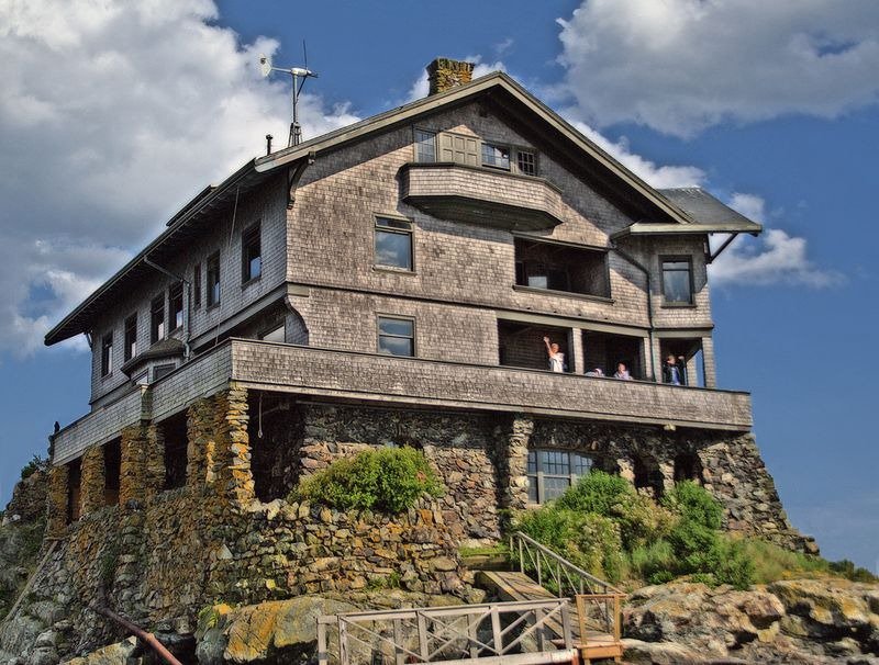 Клингстоун - самодостаточный дом на скале