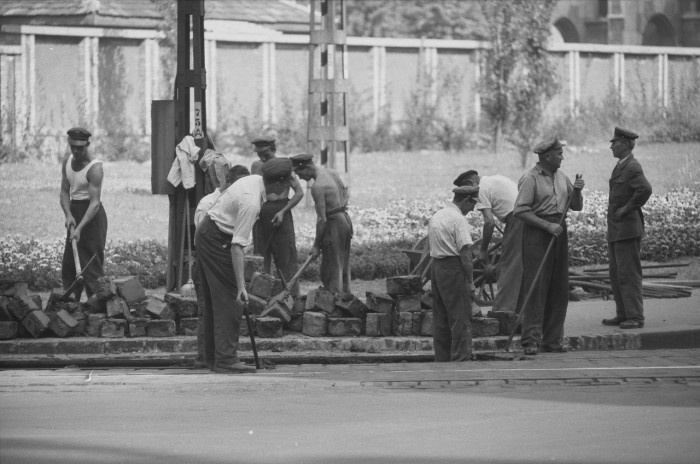 27 eloquent pictures of people's lives in the Soviet Union