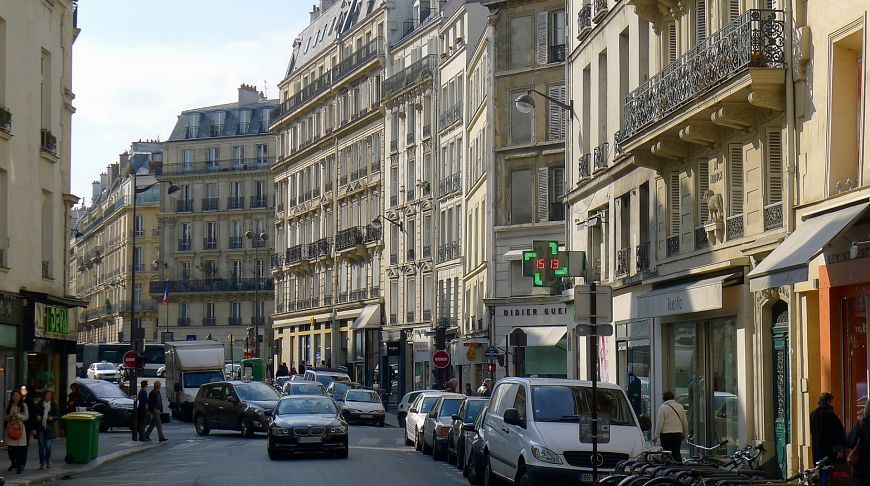 10 streets of Paris with very strange titles 