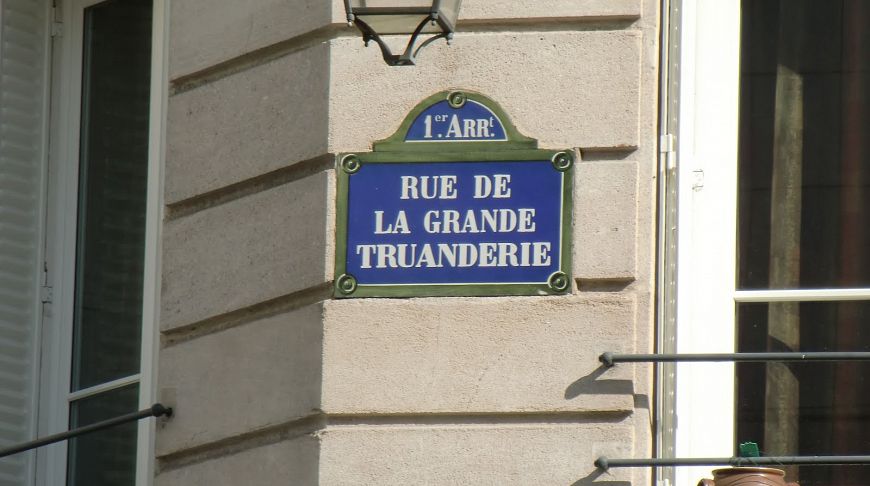 10 streets of Paris with very strange titles 