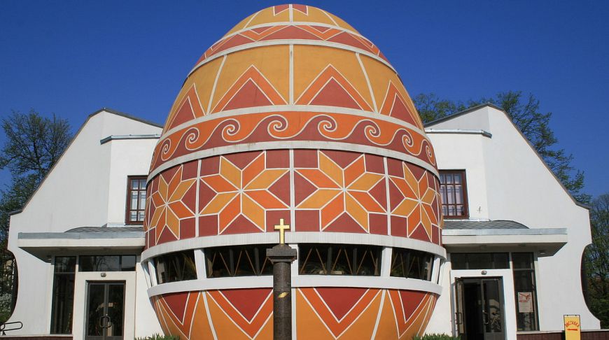 Amazing next: Top-15 unusual buildings of Ukraine