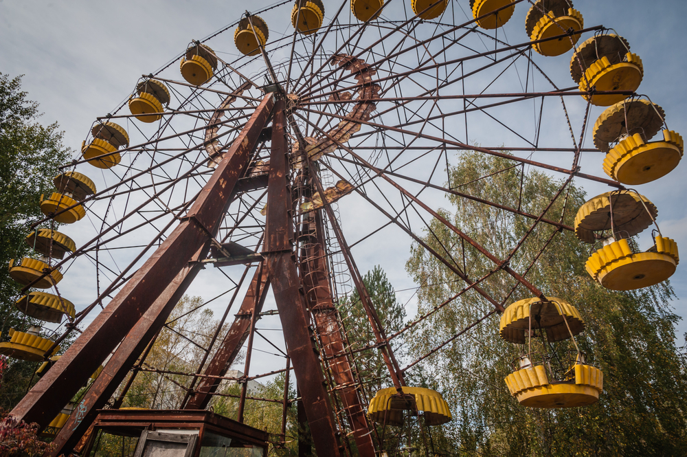 Chernobyl 30 years later: pictures of cities frozen in time