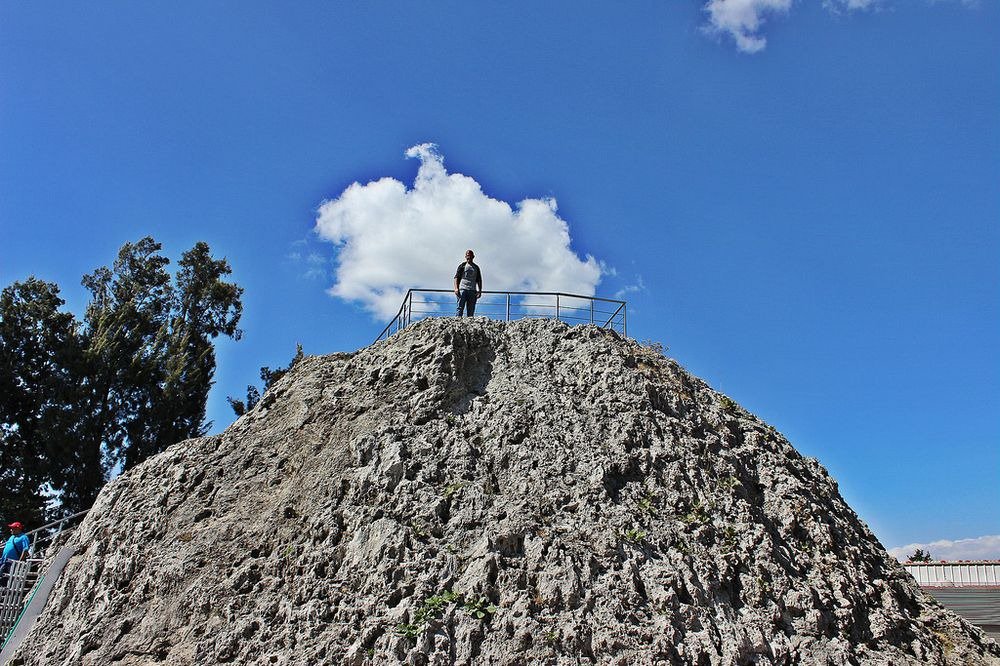 Kueskomate - inside an extinct volcano