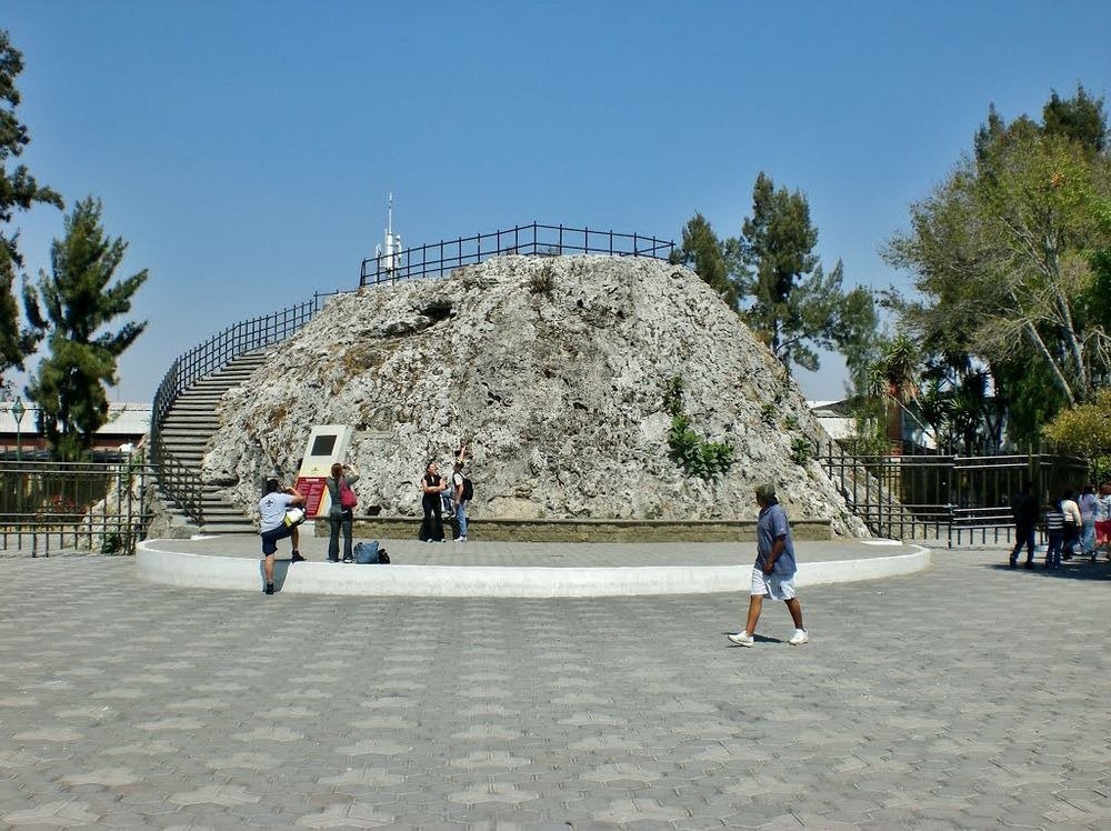 Cuescomate - inside the extinct volcano